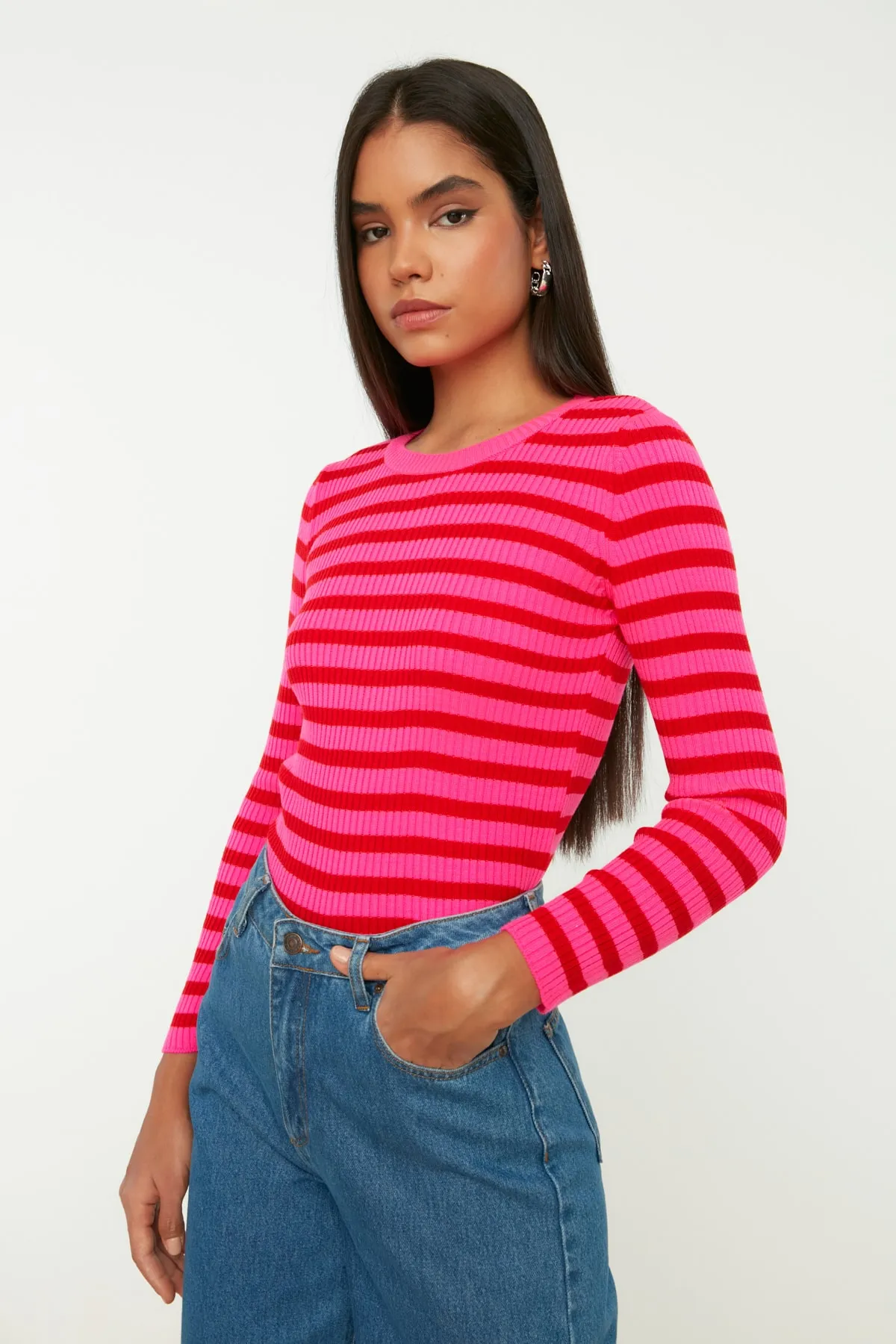 Trendyol Collection  Roter Basic Strickpullover mit Streifen TWOAW21KZ0942