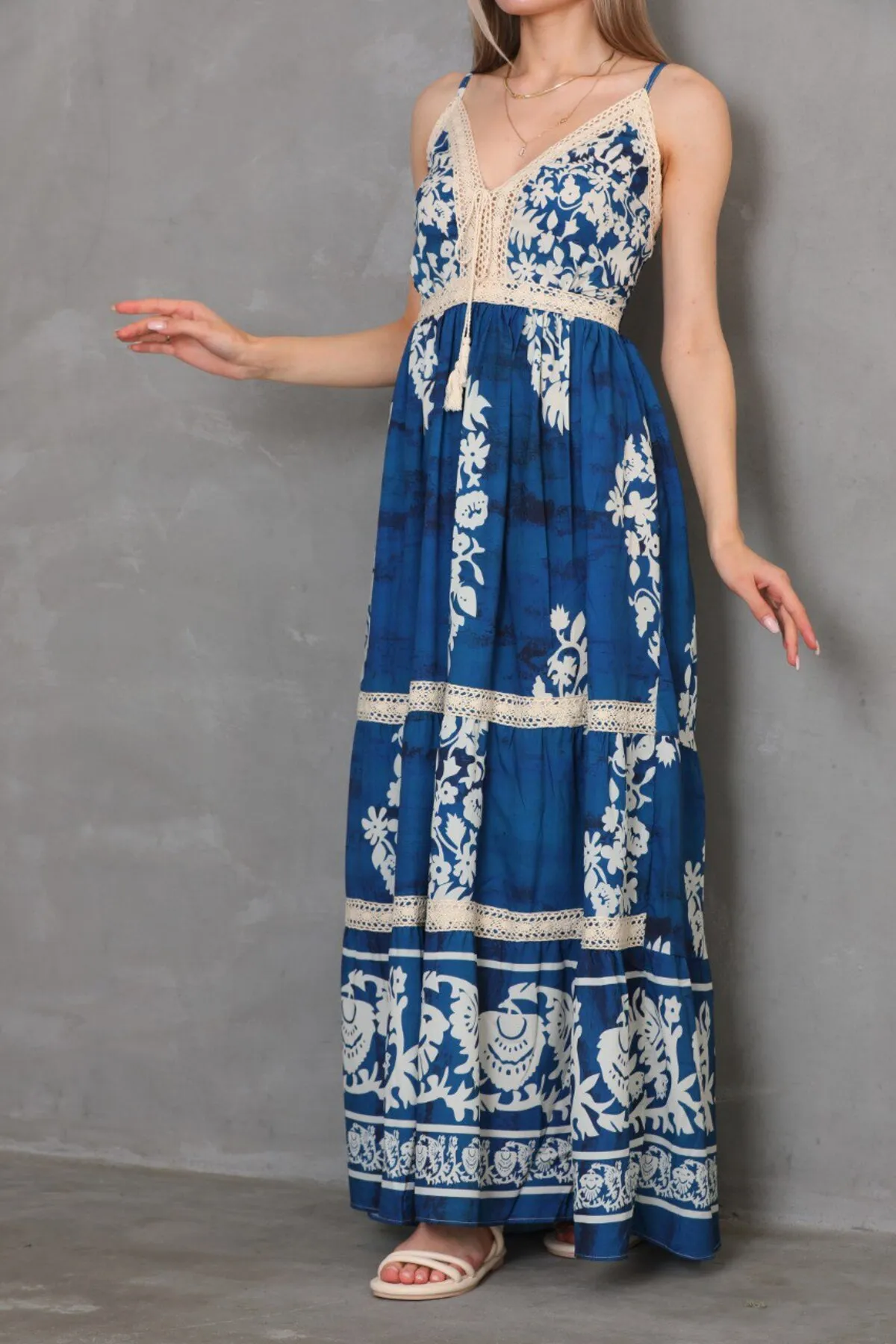 BİKELİFE  Damen Sommerkleid mit Blumenmuster, dünnen Trägern und Strickdetails