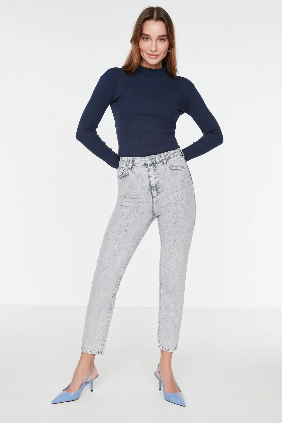Trendyol Collection  Marineblaue, taillierte, langärmlige, gerippte, dehnbare Strickbluse mit hohem Kragen TWOAW21BZ0423