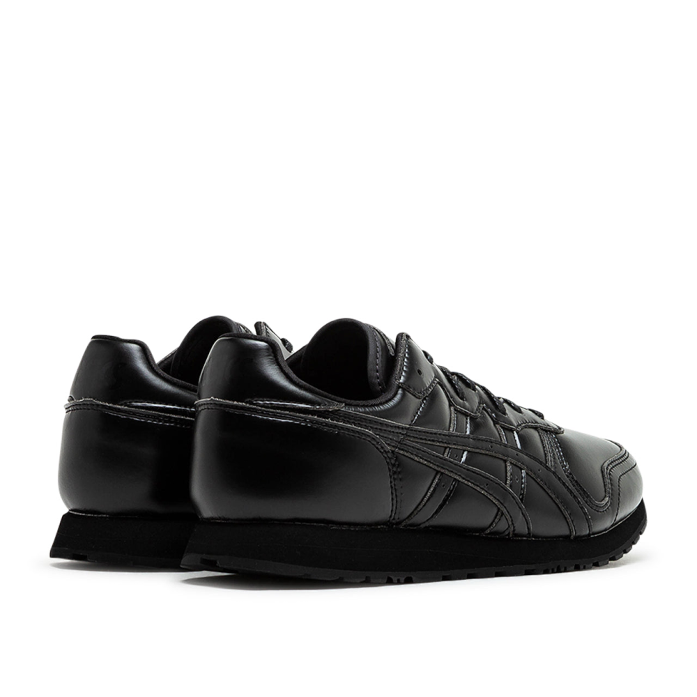 Asics comme des gar ons shirt x asics oc runner FJ-K102-W22-1 / schwarz