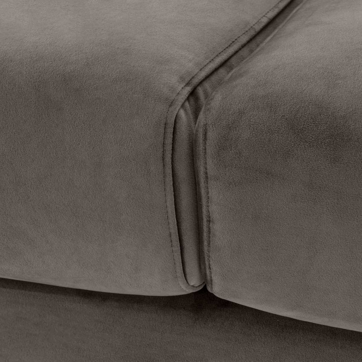 Casa Padrino Loungesofa Luxus Samtsofa Grau / Messingfarben 223 x 94 x H. 73 cm - Wohnzimmer Sofa mit 4 Kissen - Luxus Möbel