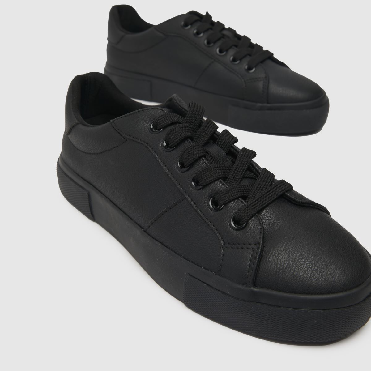 Schuh Nadine fűzős cipők fekete színben