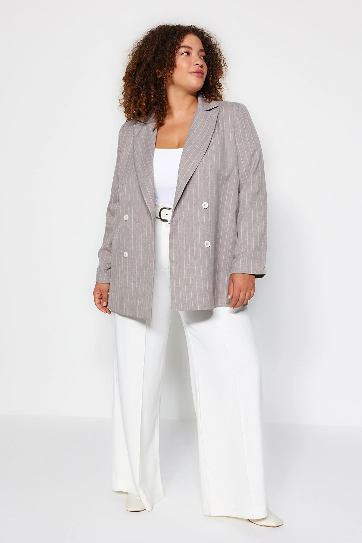 Trendyol Curve  Grau gestreifte, doppelt gewebte Jacke TBBAW24AG00001