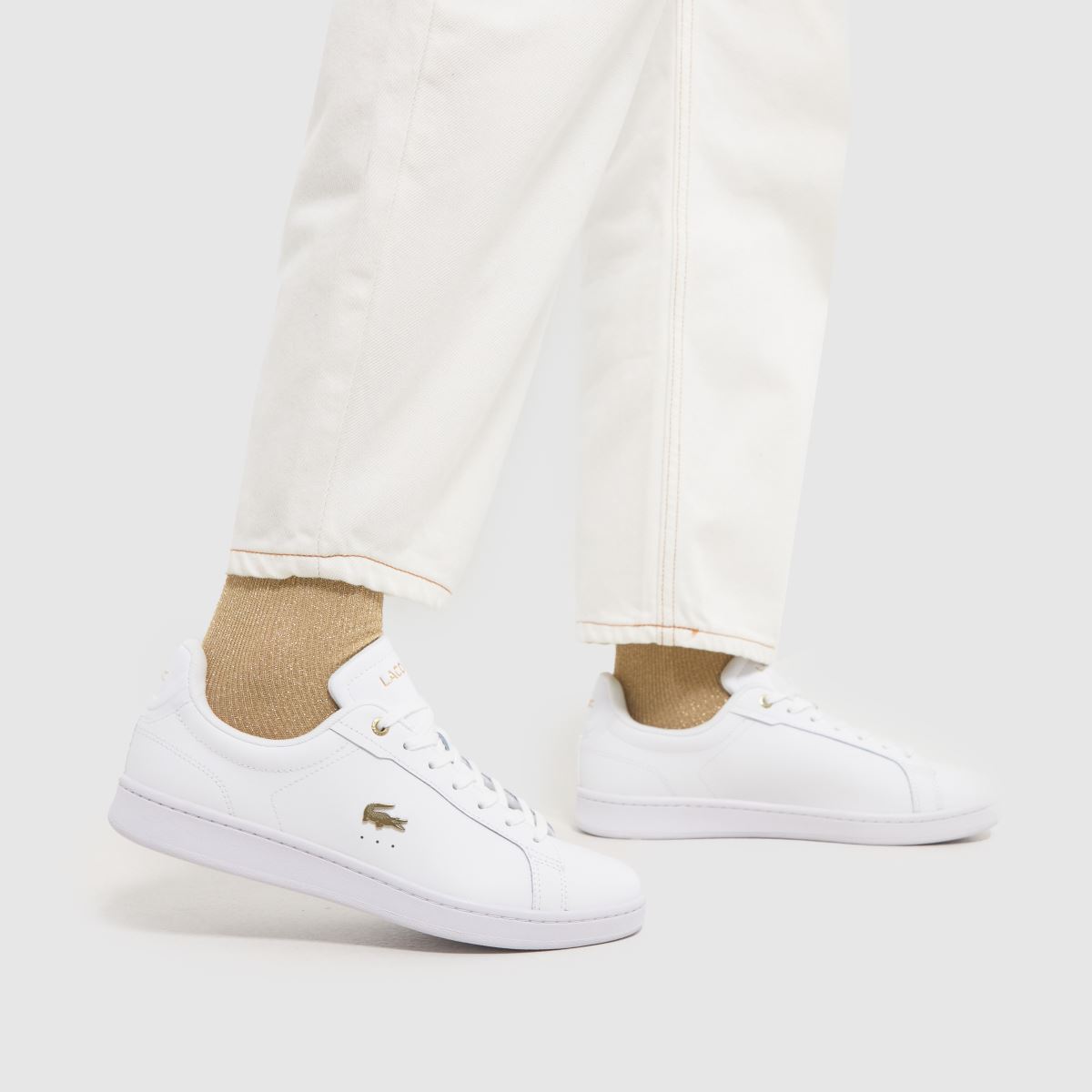Lacoste Carnaby Pro-sneakers i vitt och guld
