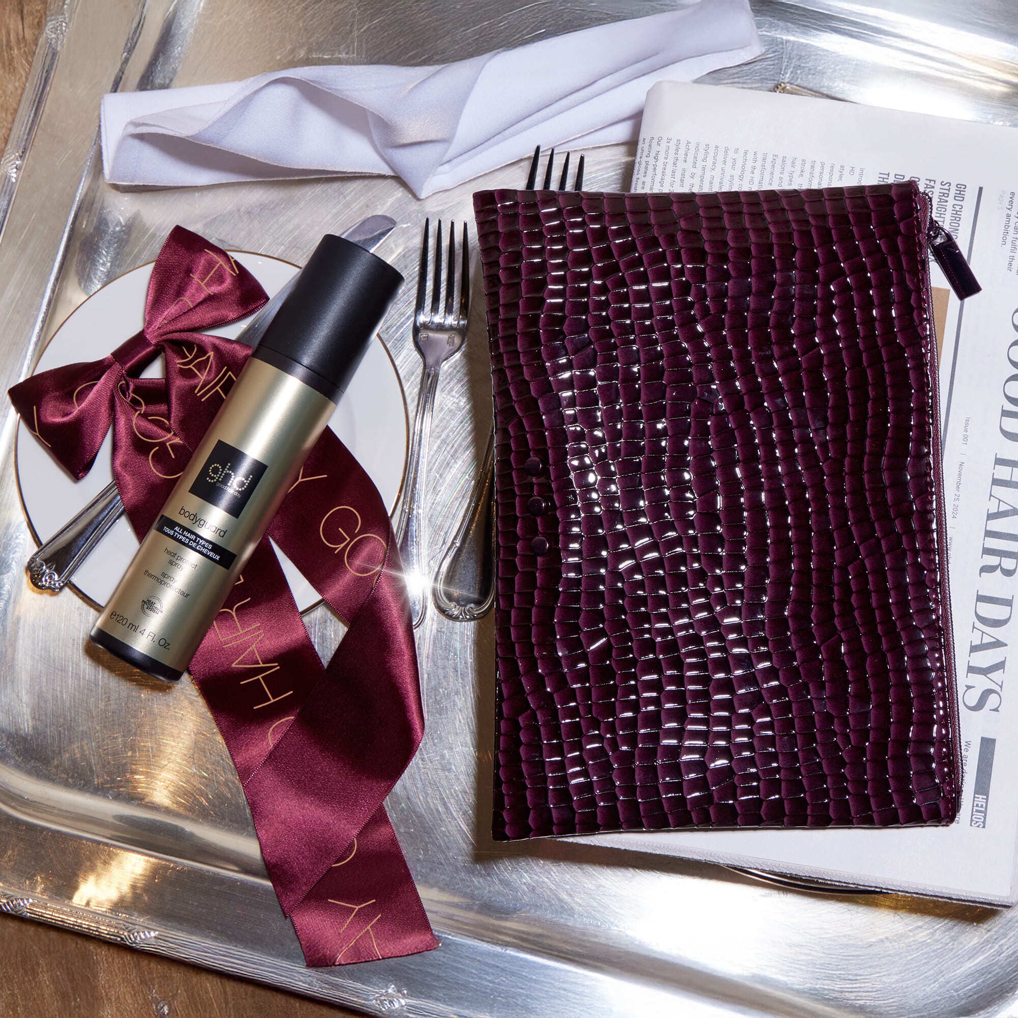 ghd Style ajándékszett Cherry Chic - Hajszettek, Hővédő Spray, Csatok és Hajgumik
