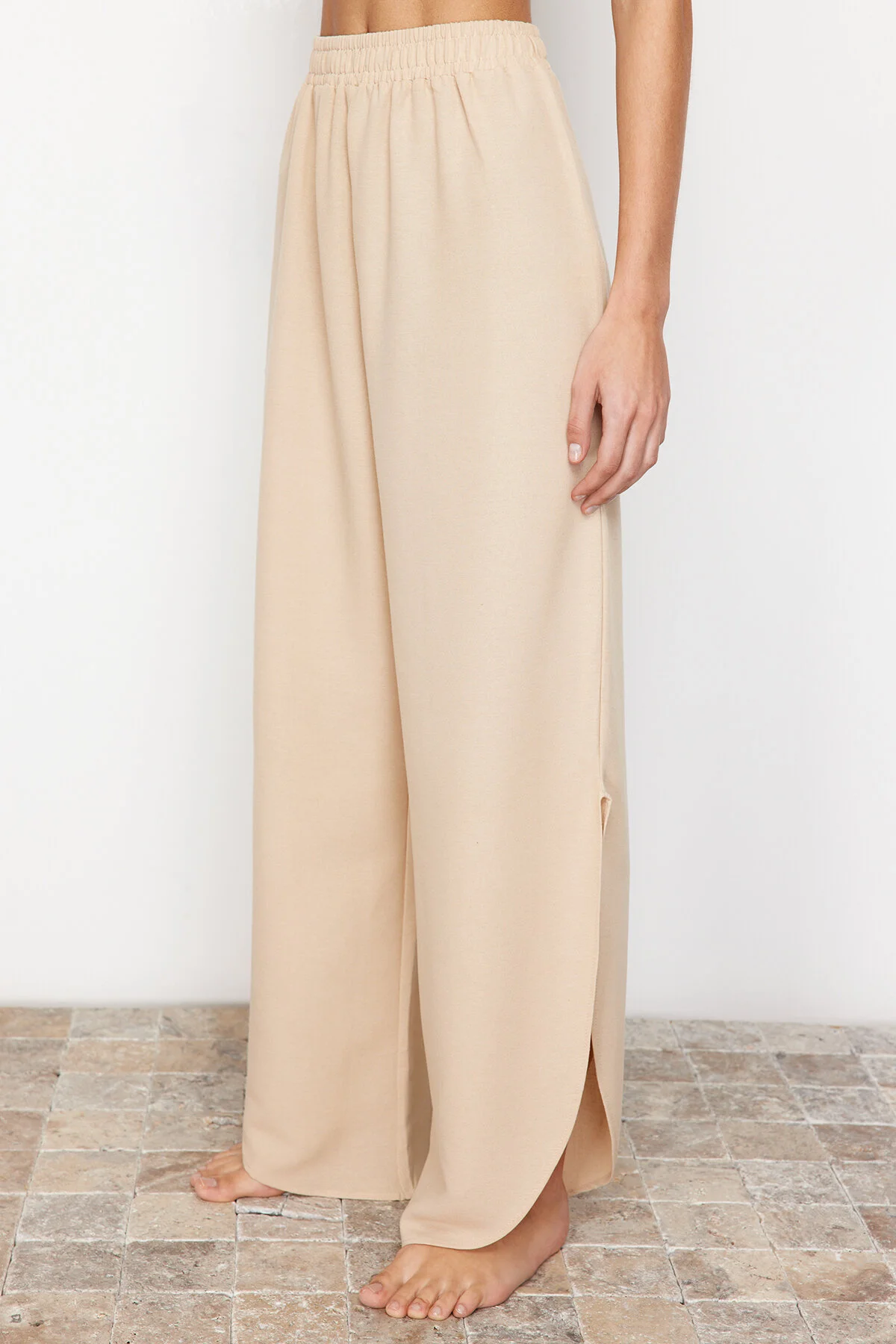Trendyol Collection  Beiges, gewebtes Hemd-Hosen-Set aus Leinenmischung mit Bindeband TBESS24AU00031