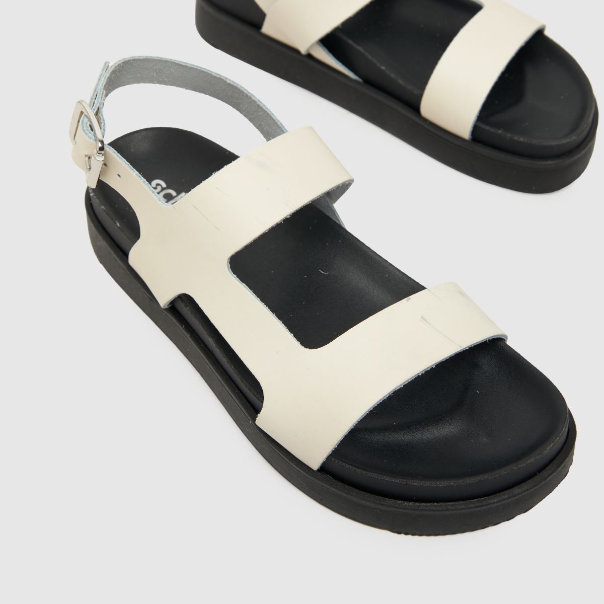 Schuh Tasmin vastag bőr szandál fehér színben