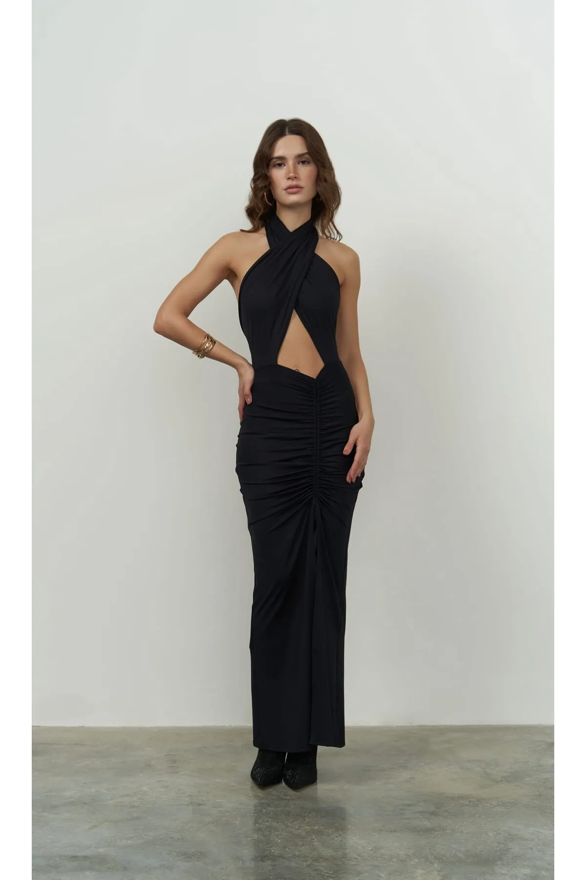 MAİ COLLECTİON  Schwarzes Kleid mit Kreuzdetail von Love