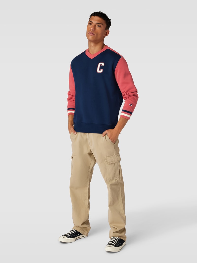 Sweatshirt mit Label-Stitching in marineblau