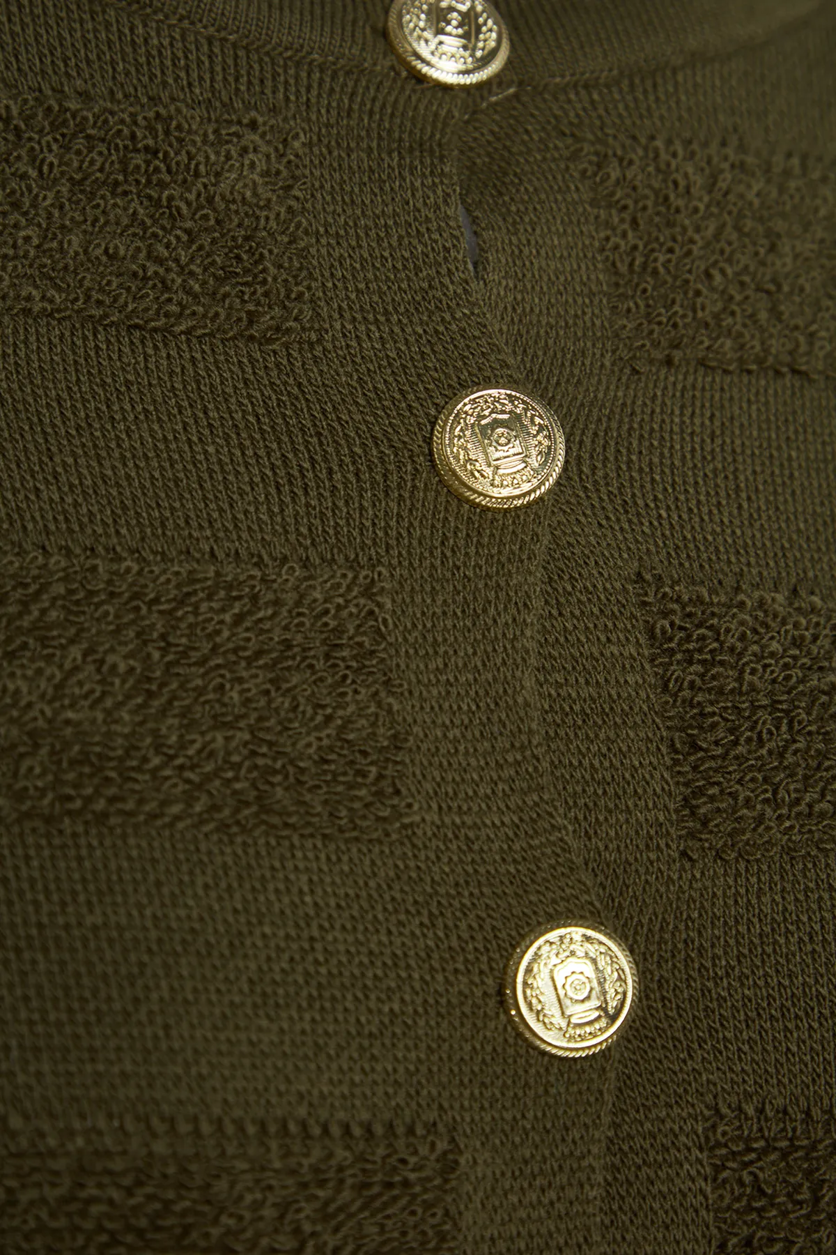 Trendyol Collection  Khakifarbene Strickjacke mit Rundhalsausschnitt TWOAW24HI00337