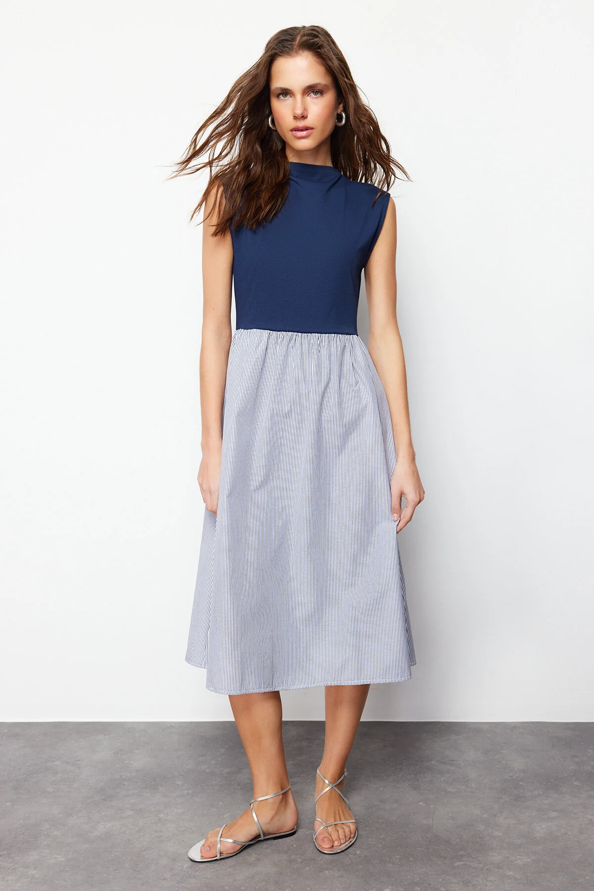 Trendyol Collection  Marineblaues Strick-Midikleid TWOSS24EL00406