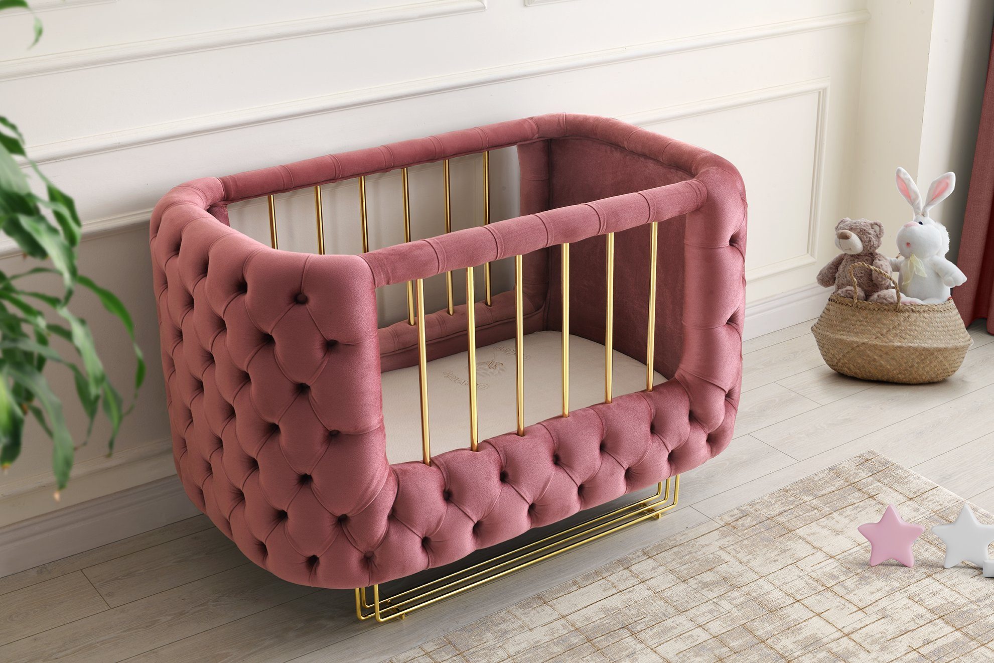 Jabari Babybett Wollbäckchen, Kinderbett 70x120 cm ohne Matratze I Handmade Herstellung in Berlin, Germany I Designer Chesterfield Samt Gold Babywiege Stubenwagen