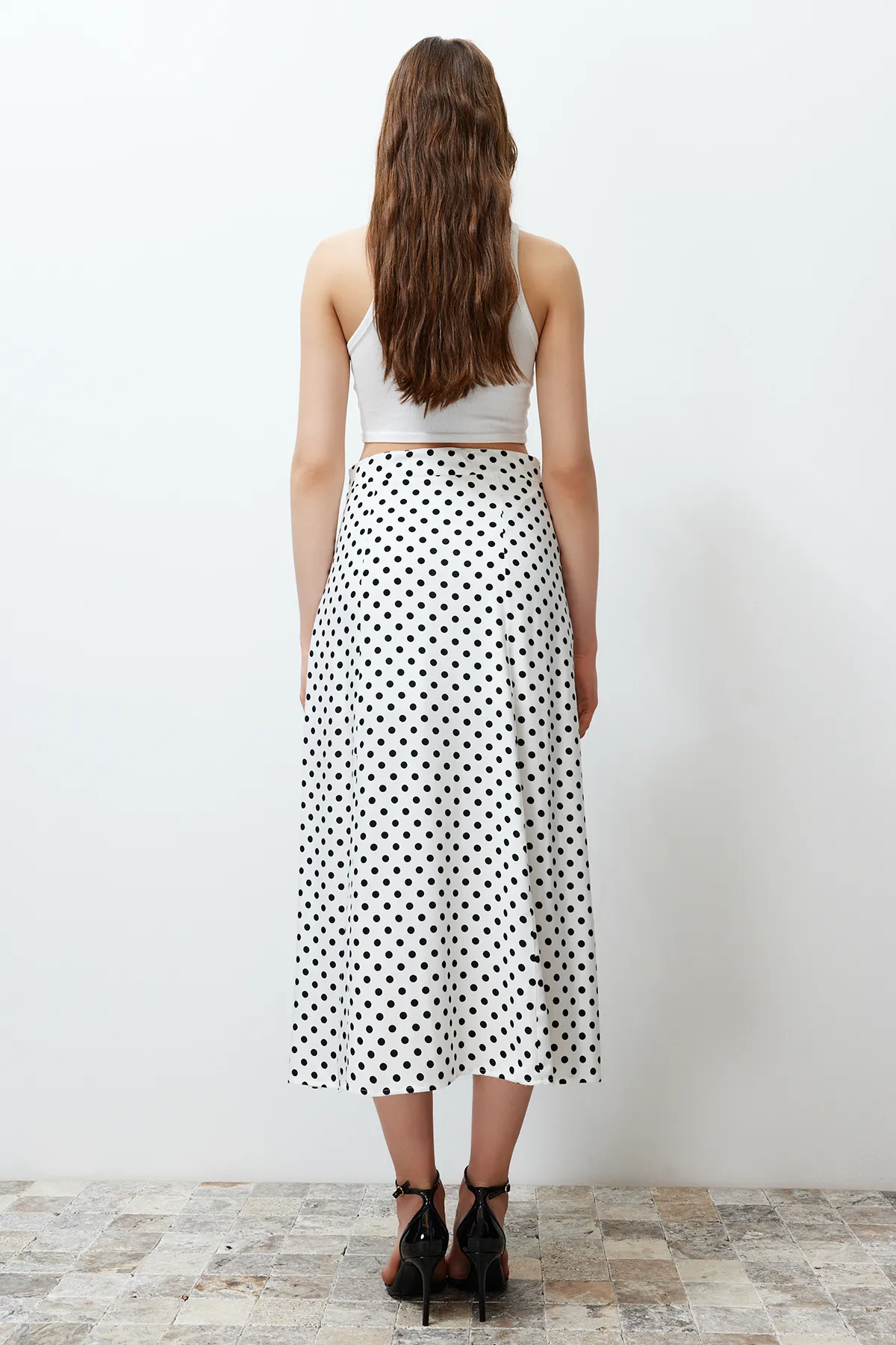 Trendyol Collection  Ecrufarbener gewebter Midirock aus Viskose mit Polka Dot-Muster und Schlitzdetail TWOAW20ET0205