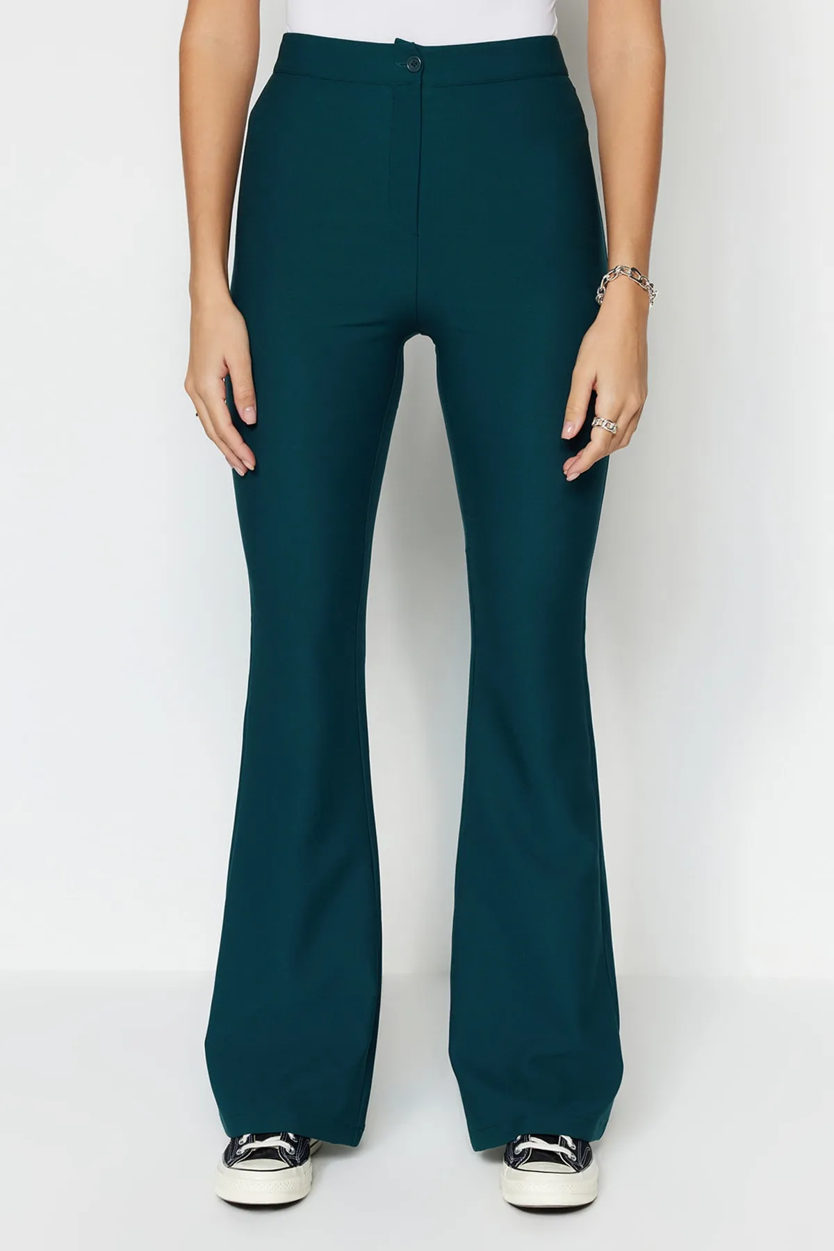 Trendyol Collection  Smaragdgrüne, gewebte Hose mit ausgestelltem Bein und hoher Taille TWOAW20PL0094