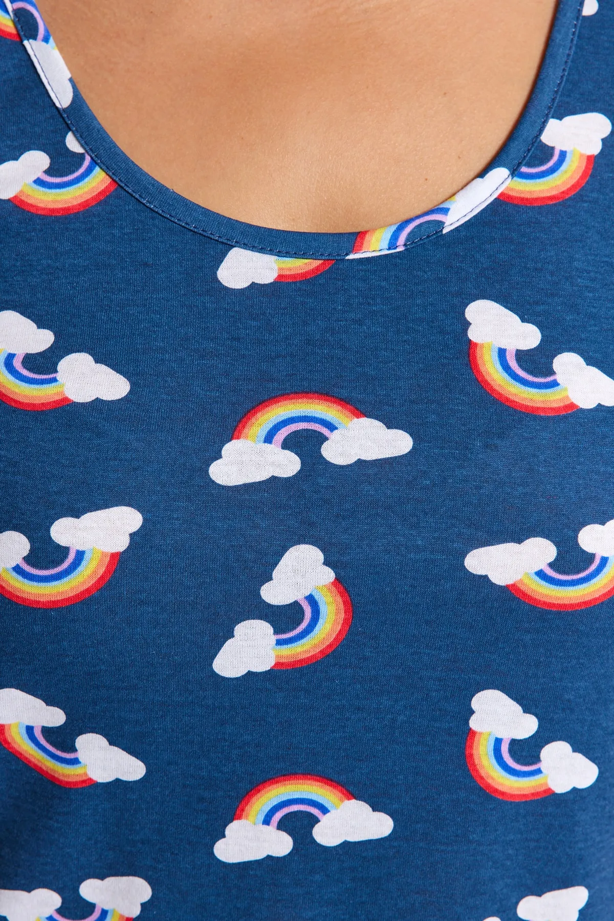 Trendyol Curve  Marineblaues Pyjama-Set aus Strick mit Regenbogenmuster TBBSS23AI00027