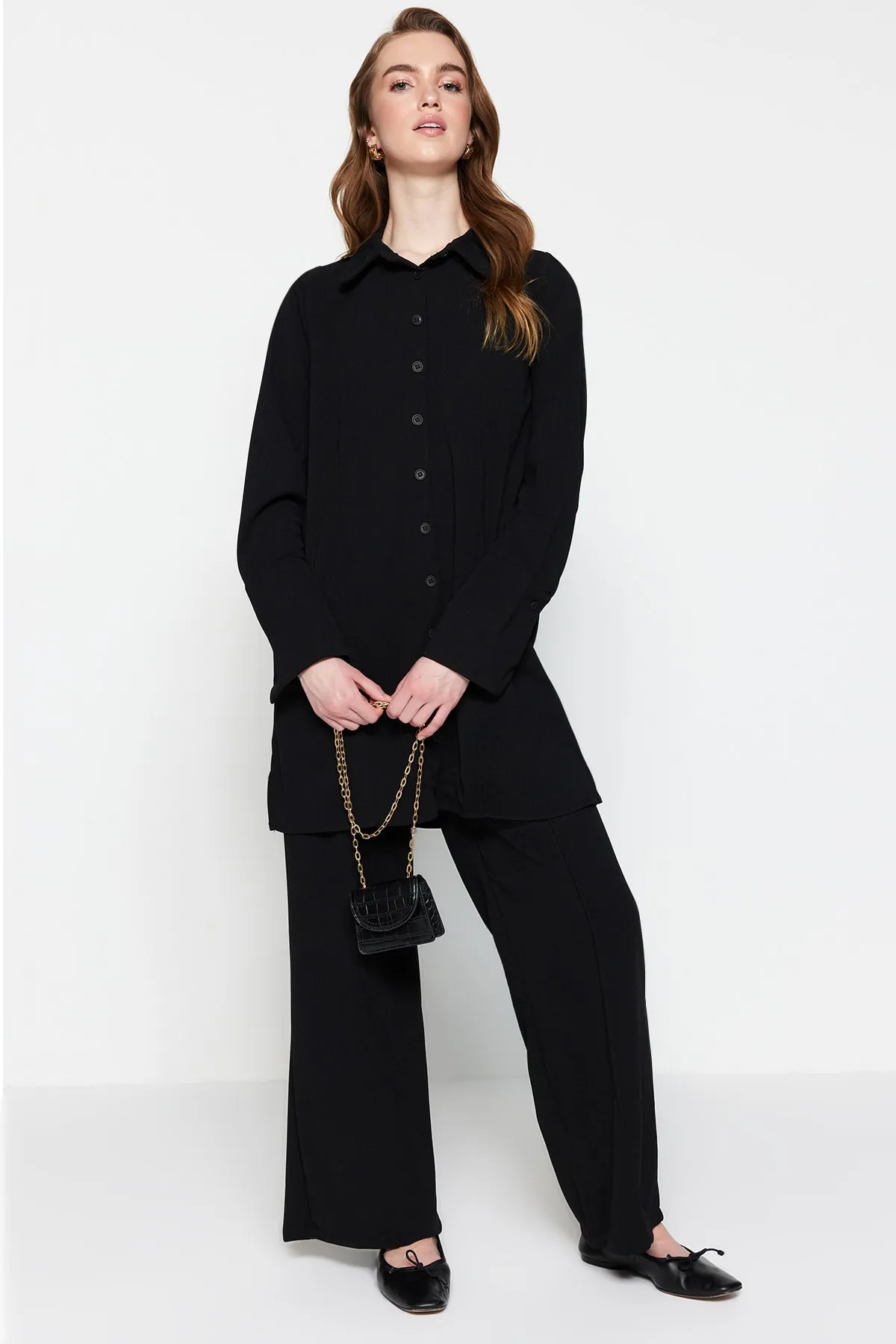 Trendyol Modest  Schwarzes Hemd-Hosen-Set aus gewebtem Krepp TCTSS23US00060