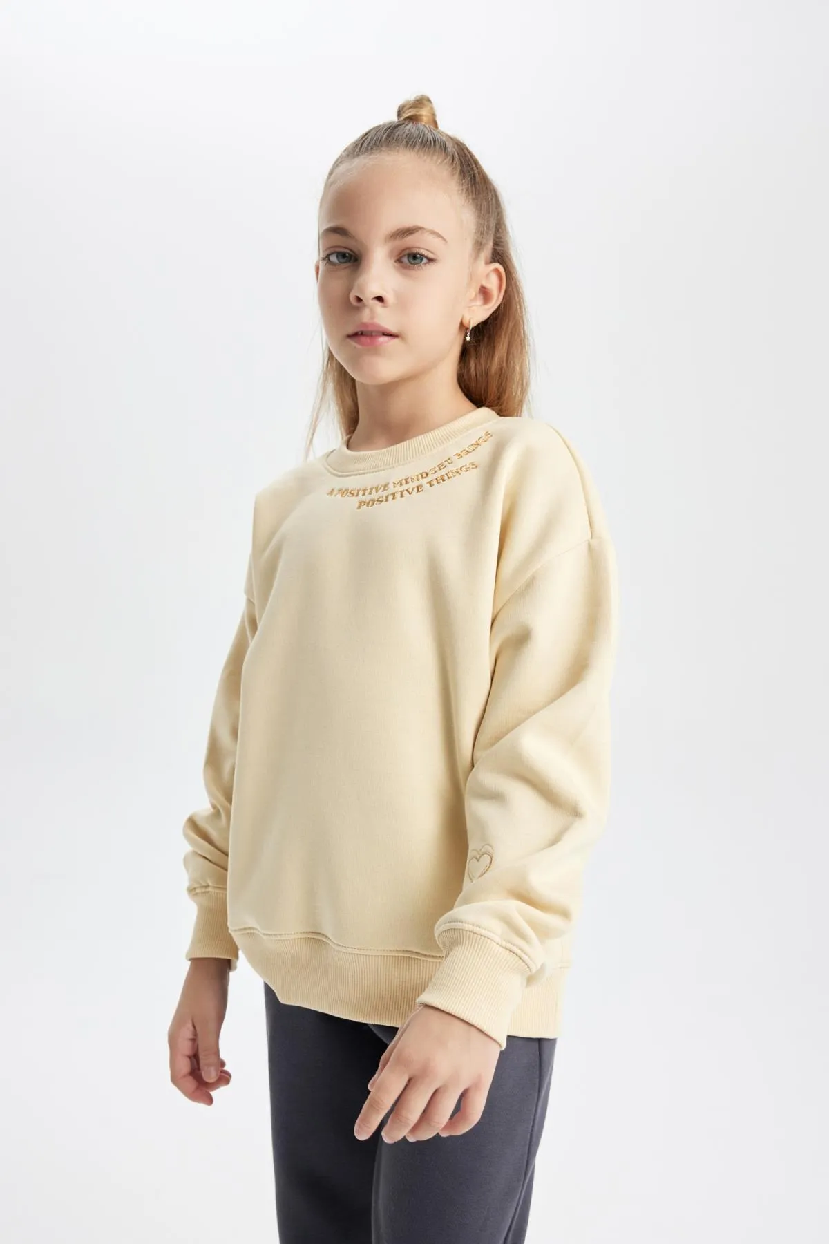 DeFacto  Gestreiftes, weiches, dickes Sweatshirt mit Rundhalsausschnitt für Mädchen