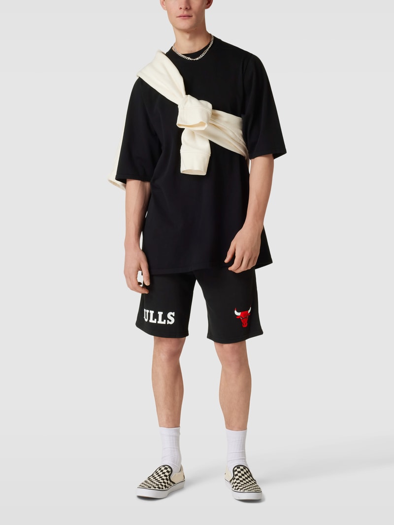 Sweatshorts mit elastischem Bund in schwarz