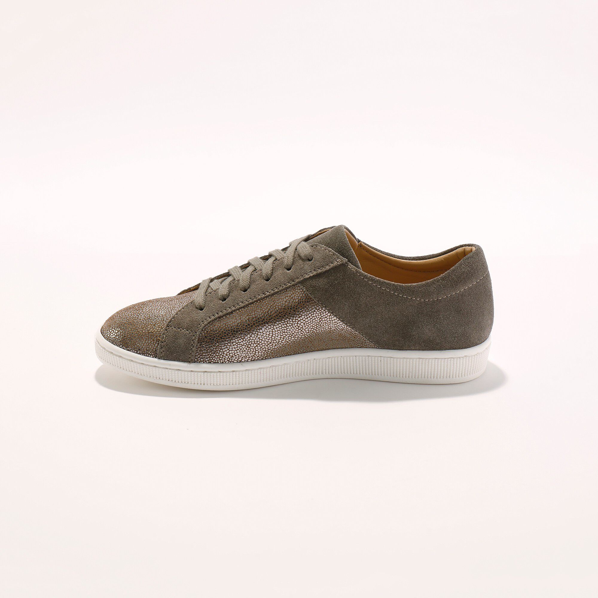 Basket zippée en cuir souple effet irisé