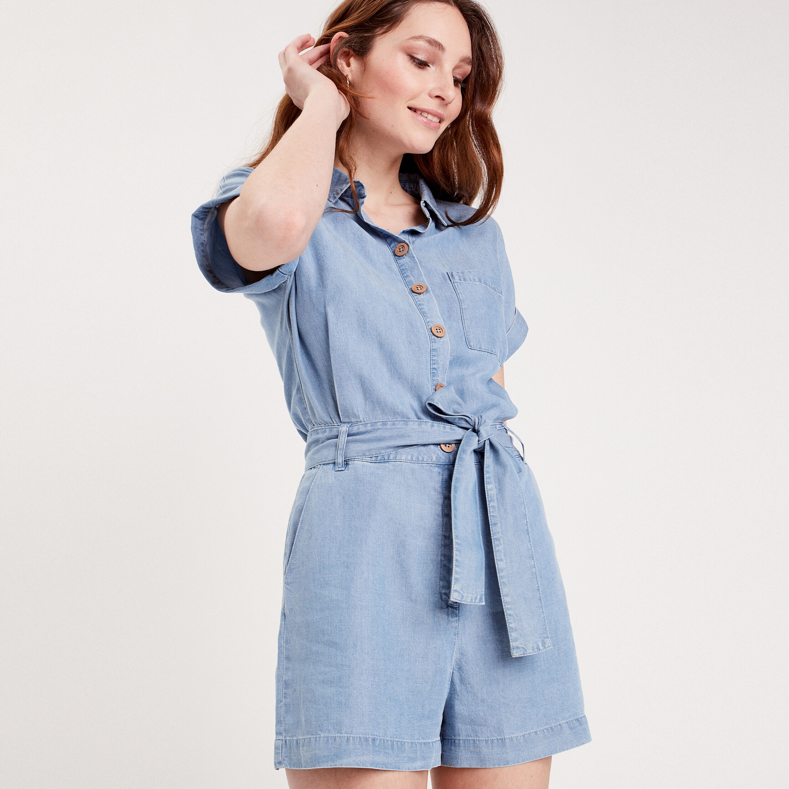 Combishort boutonnée à ceinture denim bleach femme | Cache Cache