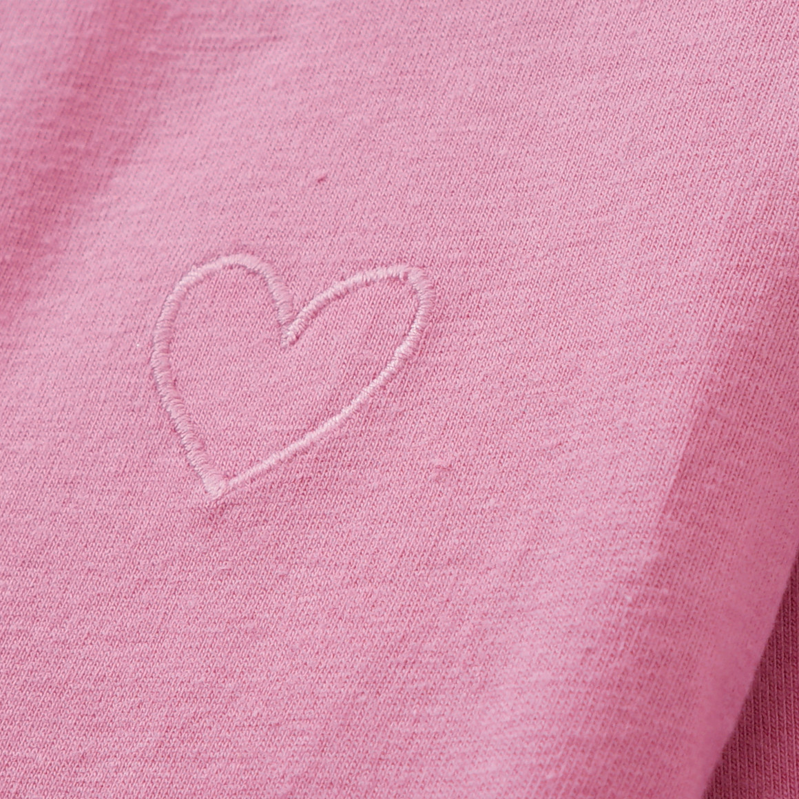 2 Mädchen Kleider in verschiedenen Dessins
