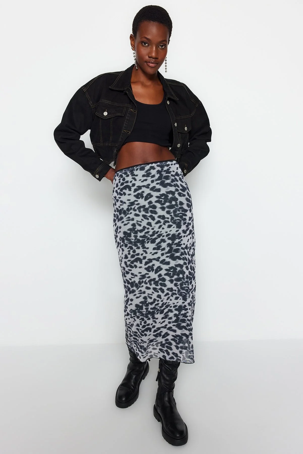 Trendyol Collection  Schwarzer Maxi-Strickrock aus dehnbarem, bedrucktem Tüll mit Taillendetail TWOAW24ET00124