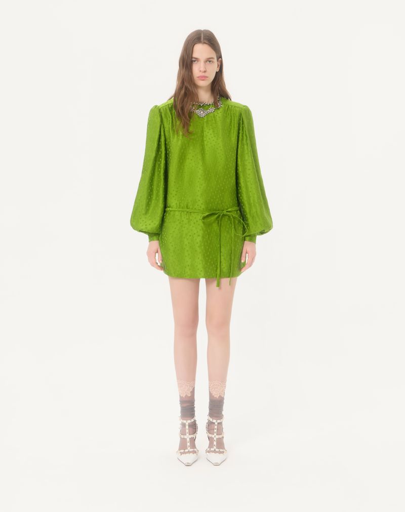 Broderet silke- og hørtop med plus-de-pois-jacquard