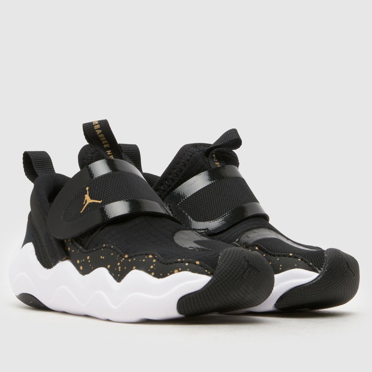 Nike Jordan svarta och guldfärgade 23/7 småbarnsskor