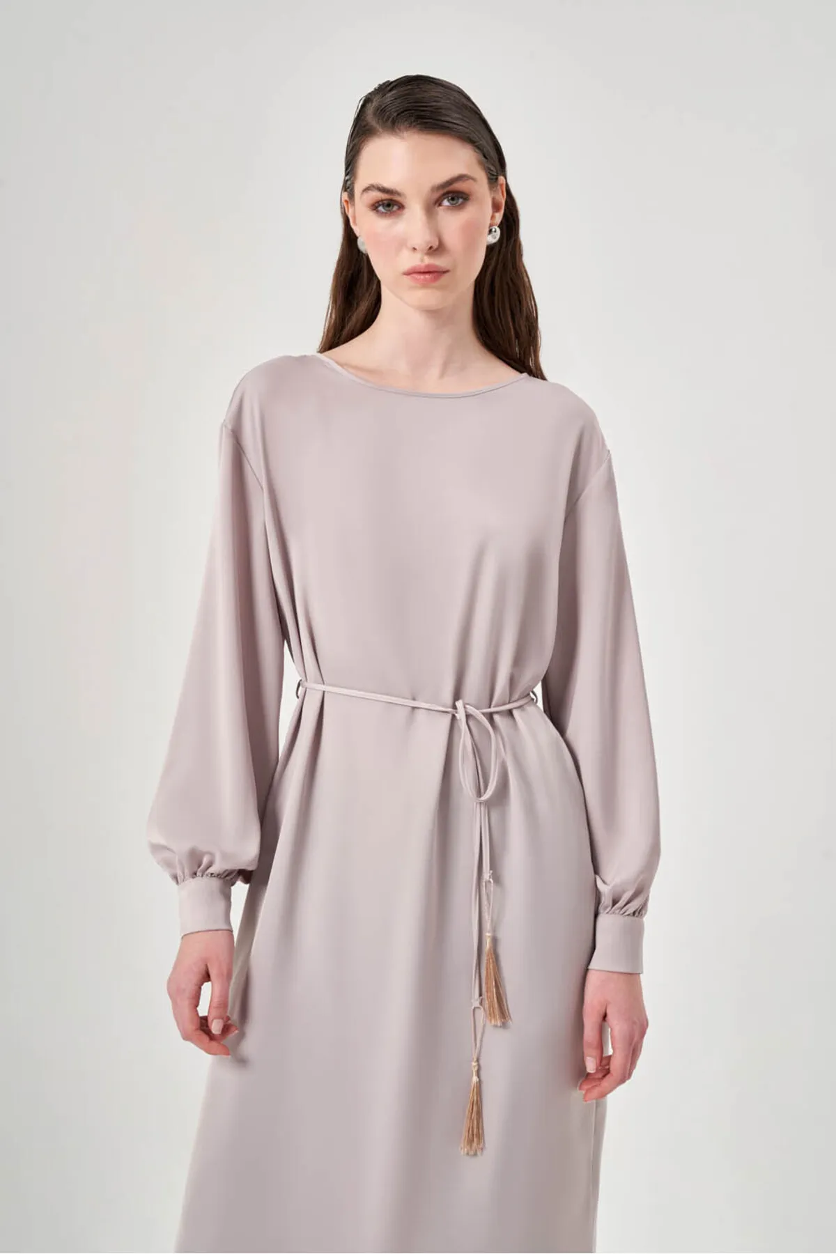 Mizalle  Satinbeige Tunika mit Spitzenbund