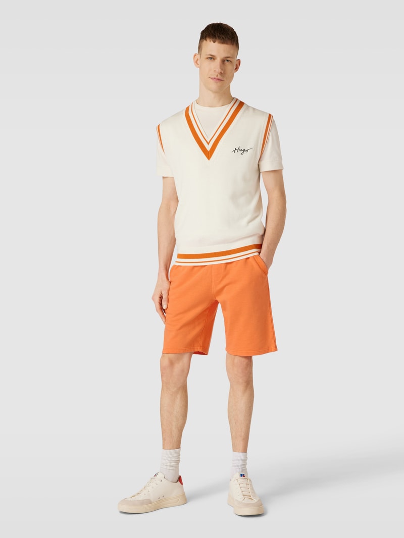Shorts mit seitlichen Eingrifftaschen in lachs