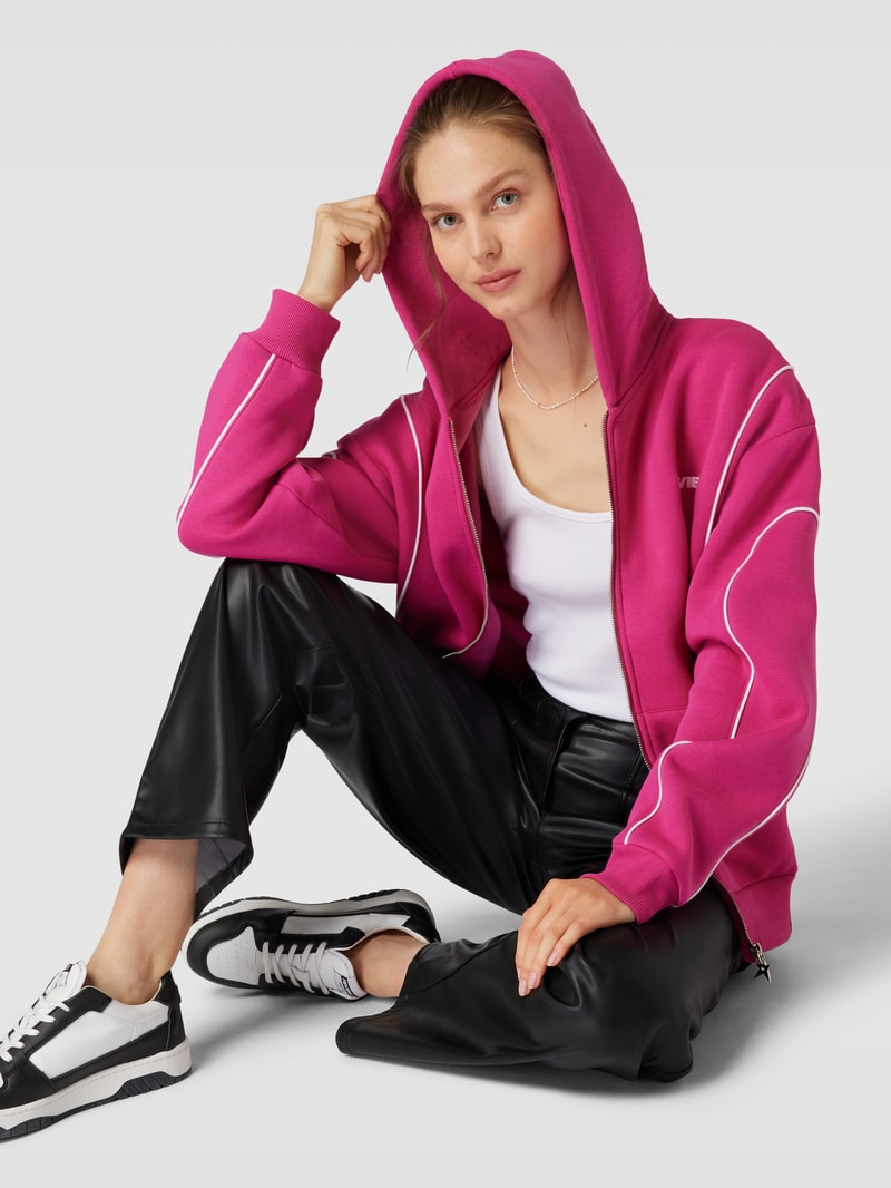 Sweatjacke mit Label-Print in fuchsia