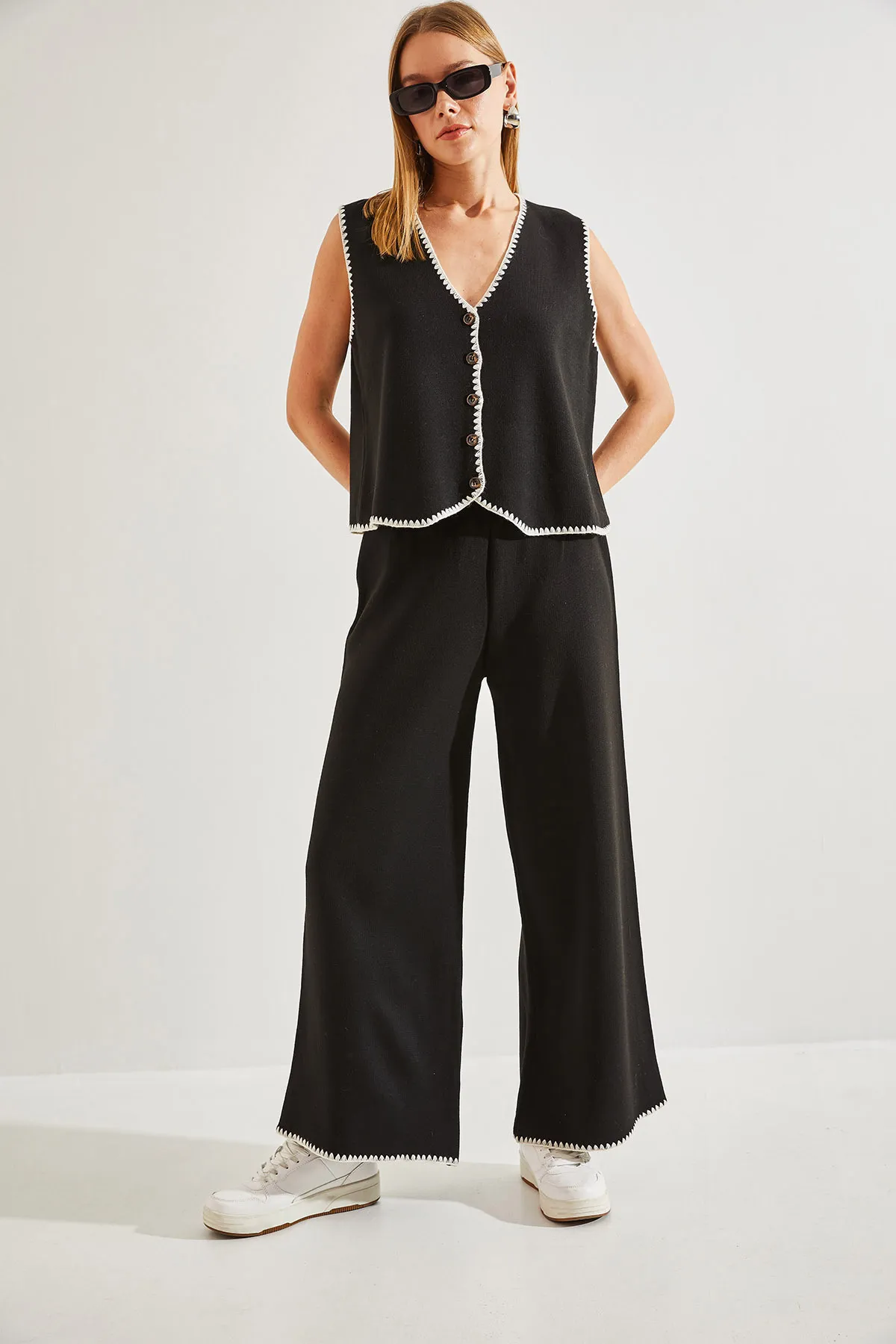 Bianco Lucci  Set aus besticktem Strickoberteil und -unterteil für Damen
