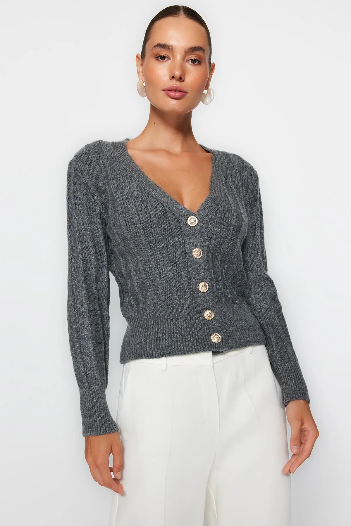 Trendyol Collection  Grauer, weich strukturierter Strick-Cardigan TWOAW24HI00152
