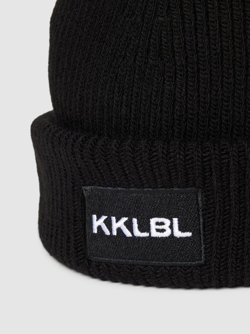 Strickmütze mit Label-Patch in schwarz