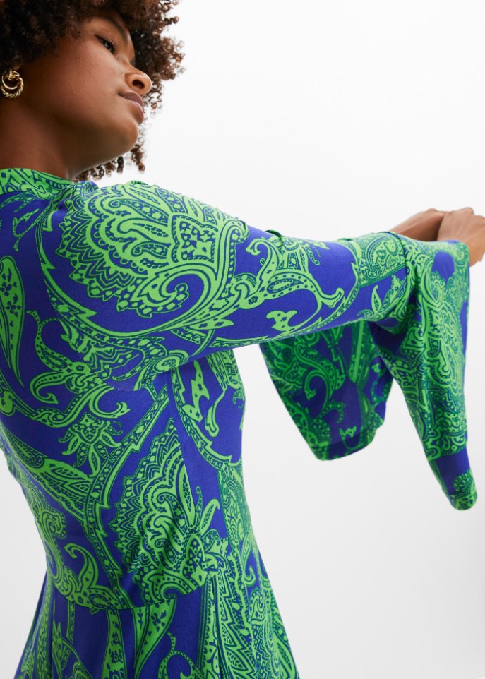 Kleid mit weiten Ärmeln