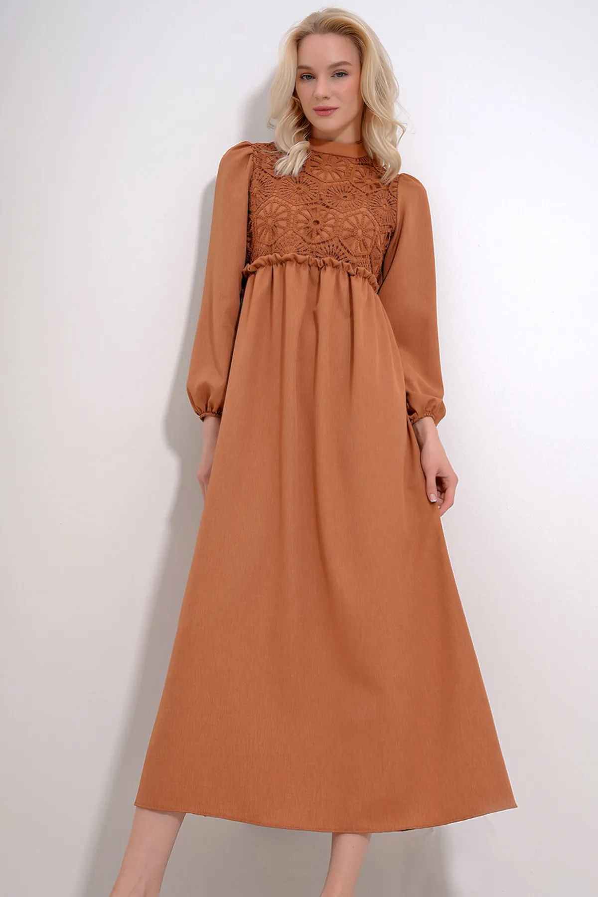 Trend Alaçatı Stili  Kleid - Braun - Midi