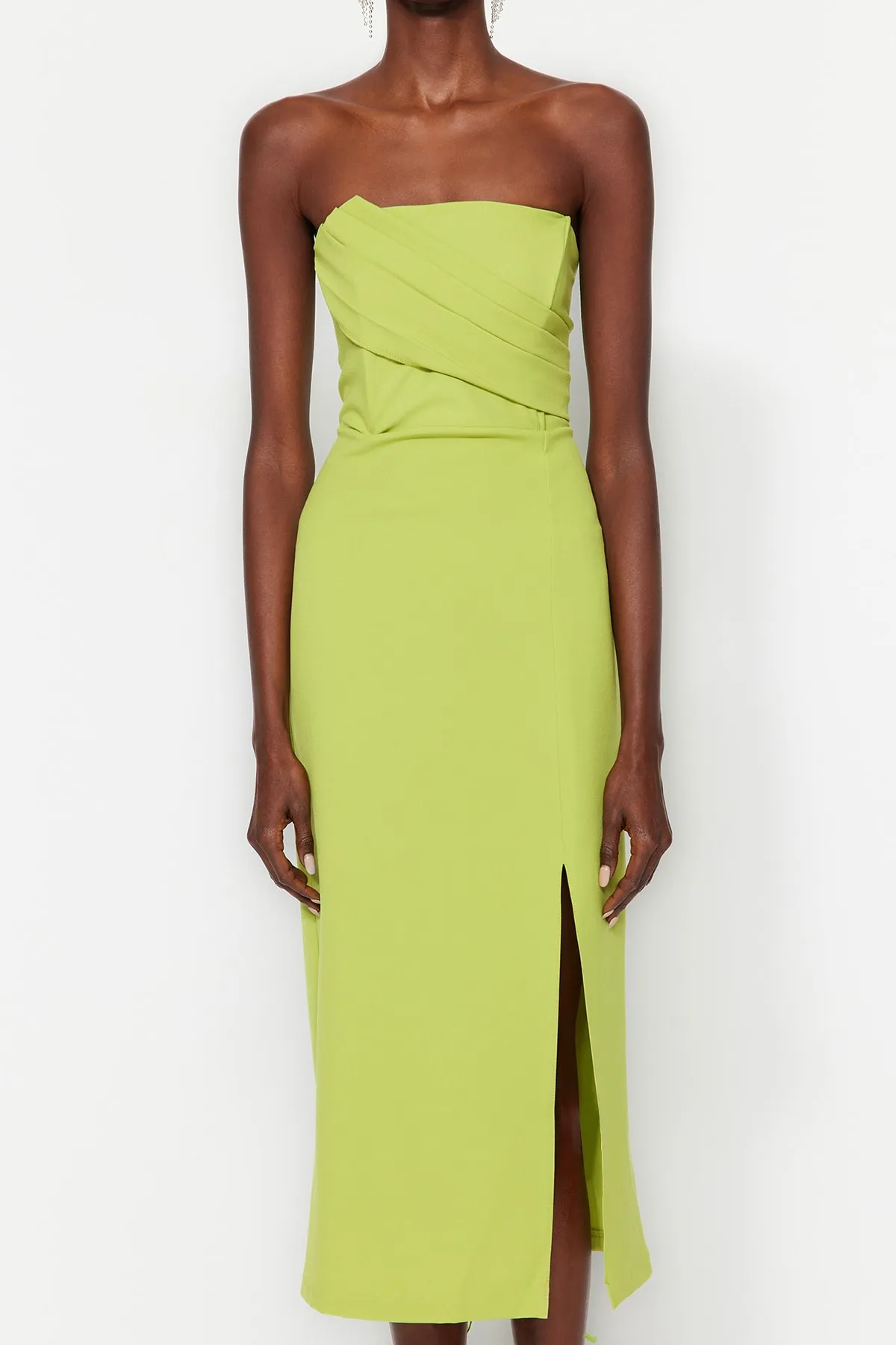 Trendyol Collection  Grünes, tailliertes, gewebtes Abendkleid TPRSS23EL00280
