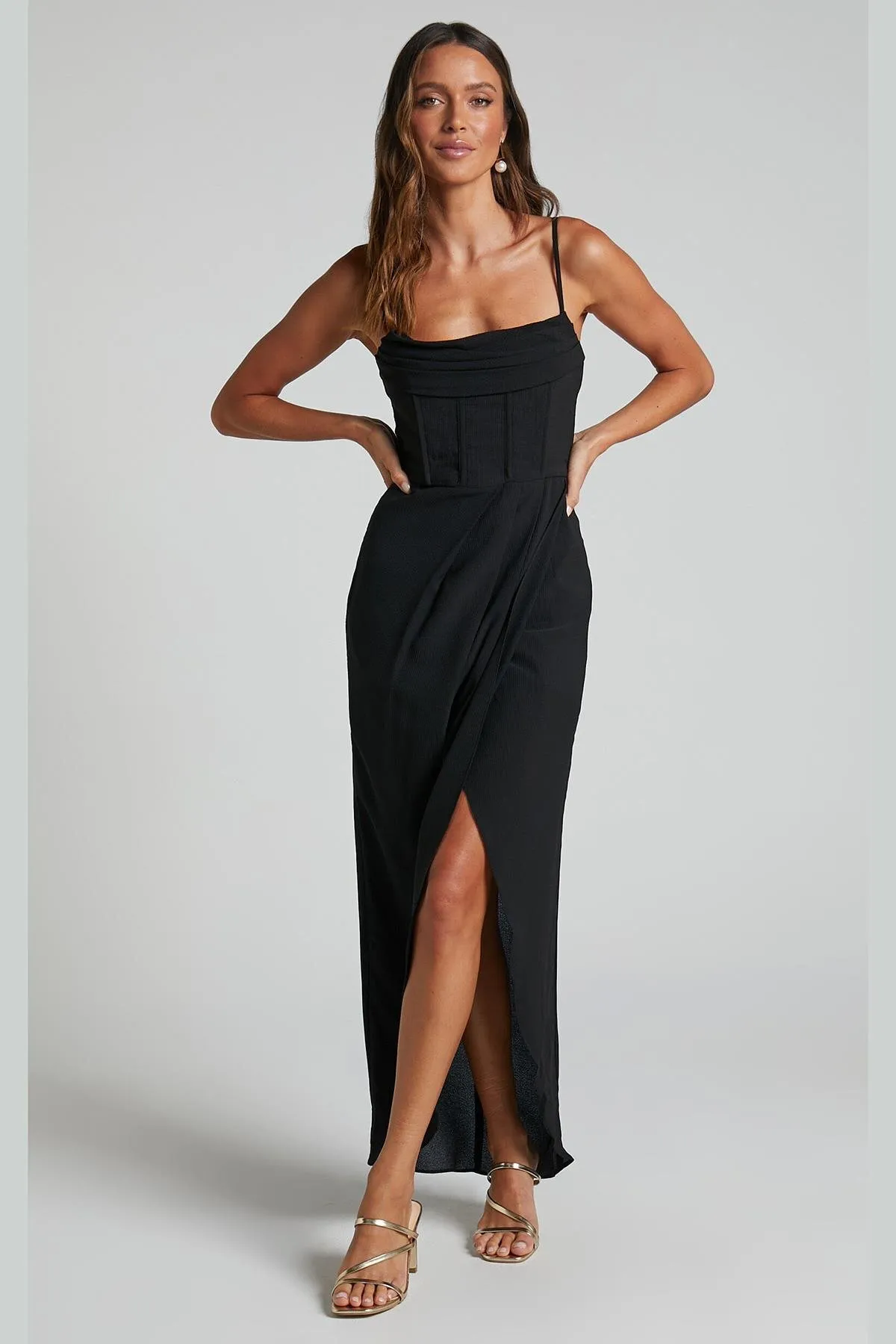 Madmext  Schwarzes Degaje-Kleid mit Kragen und Trägern MG2022