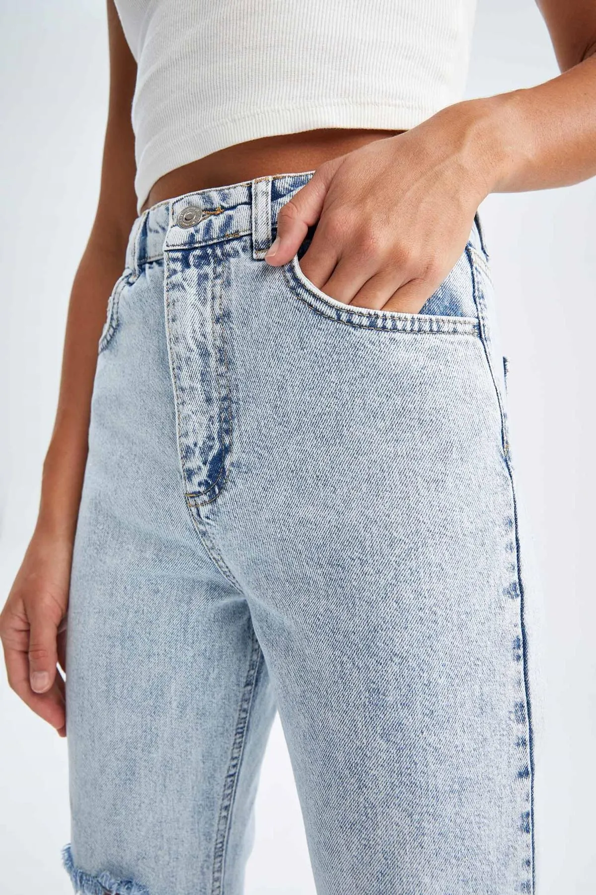 DeFacto  Mom-Fit-Jeans mit hoher Taille aus 100 % Baumwolle