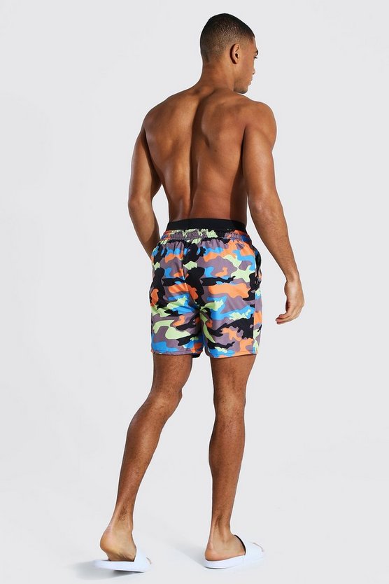 Mittellange Schwimmshorts in Camo-Optik mit Man Official-Print am Bund