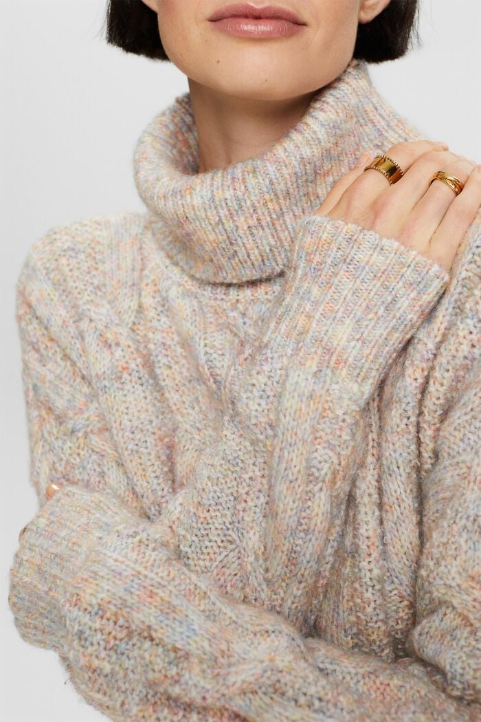 Rollkragenpullover im Zopfstrick-Design