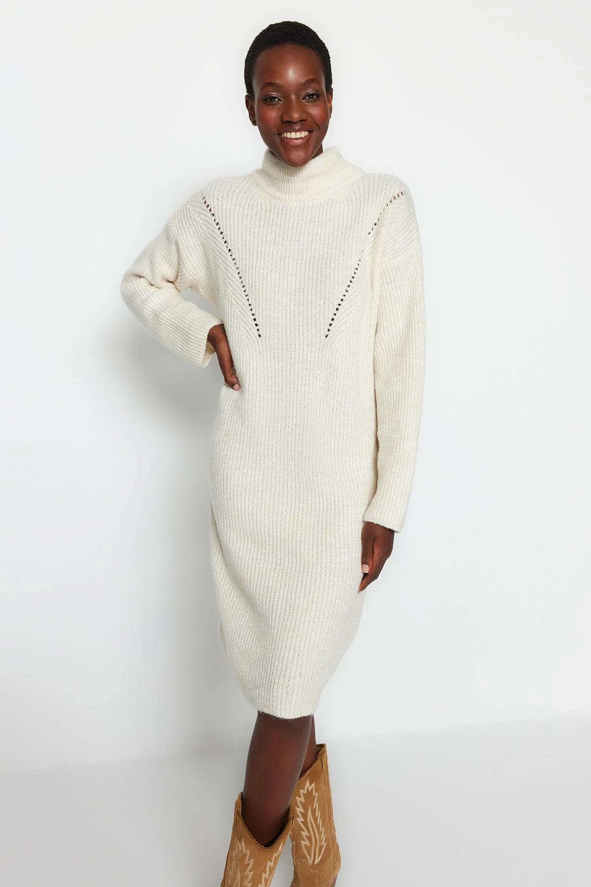 Trendyol Collection  Steinfarbenes Mini-Strickkleid mit hohem Kragen TWOAW24EL00058