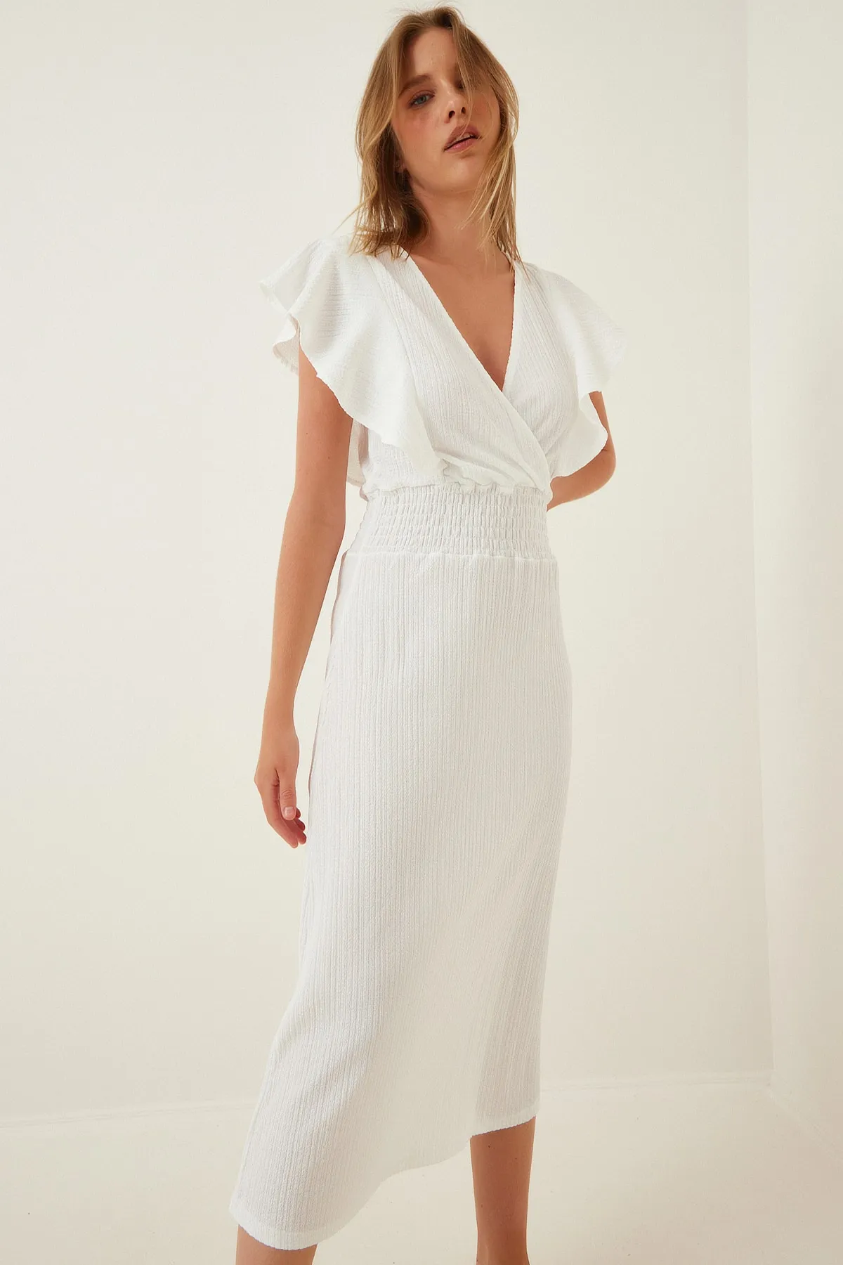 Happiness İstanbul  Weißes, strukturiertes Volant-Strickkleid für Damen CI00025