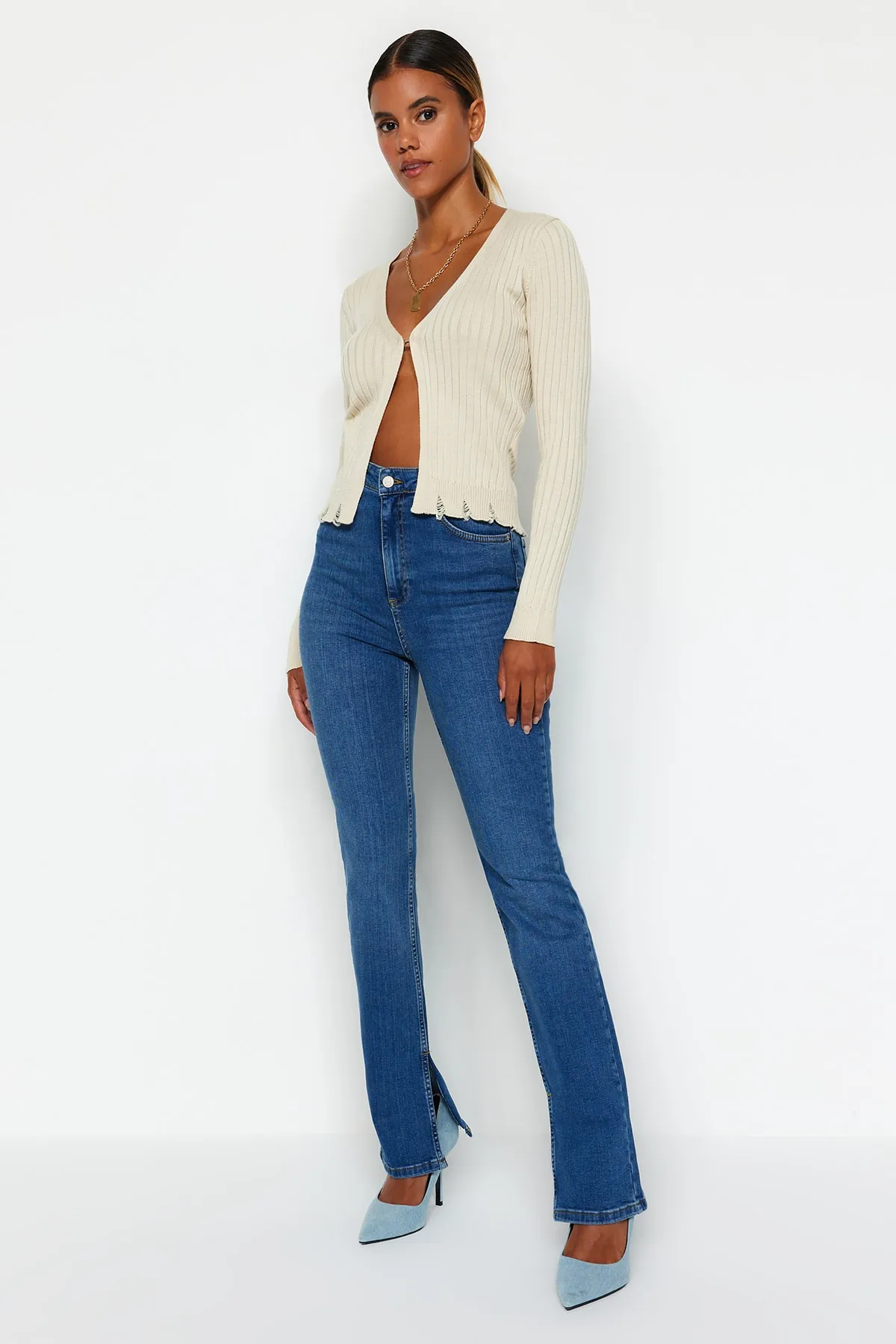 Trendyol Collection  Dunkelblaue Slim Flare Jeans mit Schlitz und superhoher Taille TWOSS22JE0643