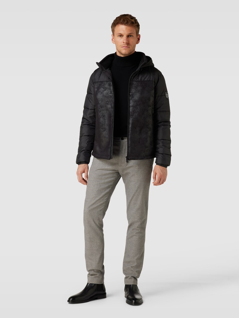 Jacke mit Kapuze in schwarz
