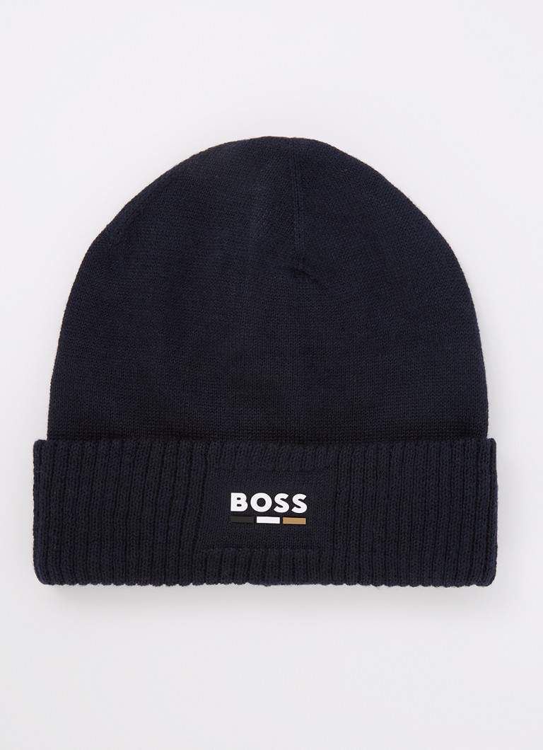 Șapcă HUGO BOSS confecționată din material fin tricotat cu țesătură mixtă.