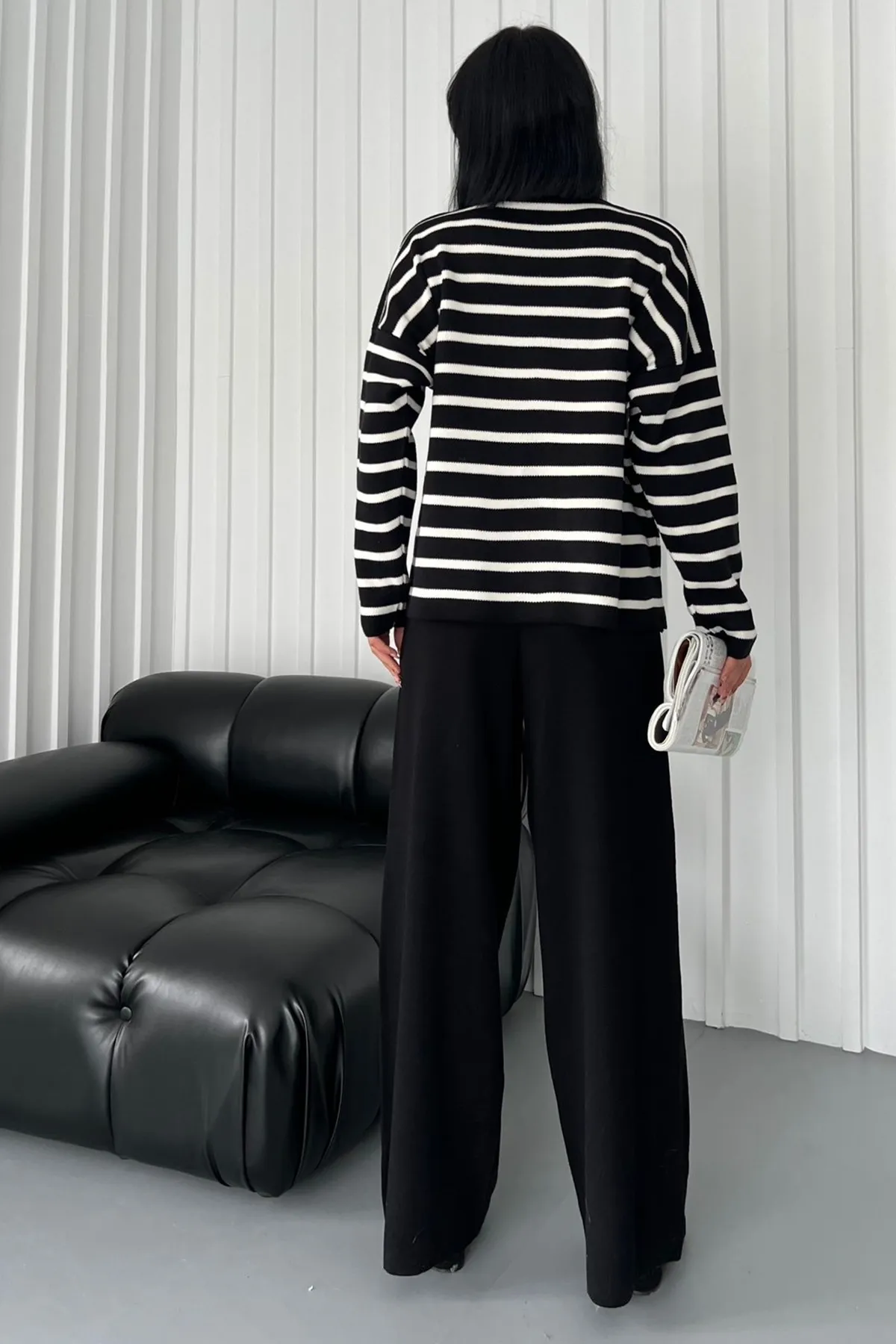 lovebox  Strickjacke aus Strickstoff mit Streifenmuster und Hose mit weitem Bein und hoher Taille, schwarzer Anzug aus Doppelstrick 2502