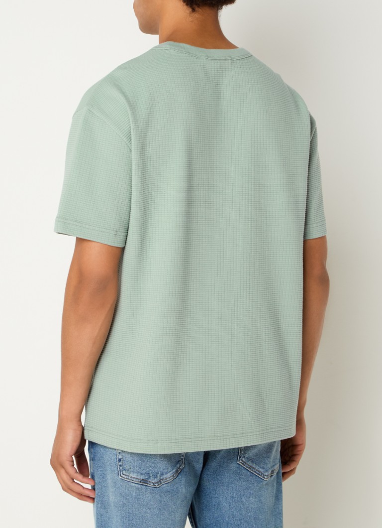 Calvin Klein City Grid póló textúrával és logóhímzéssel