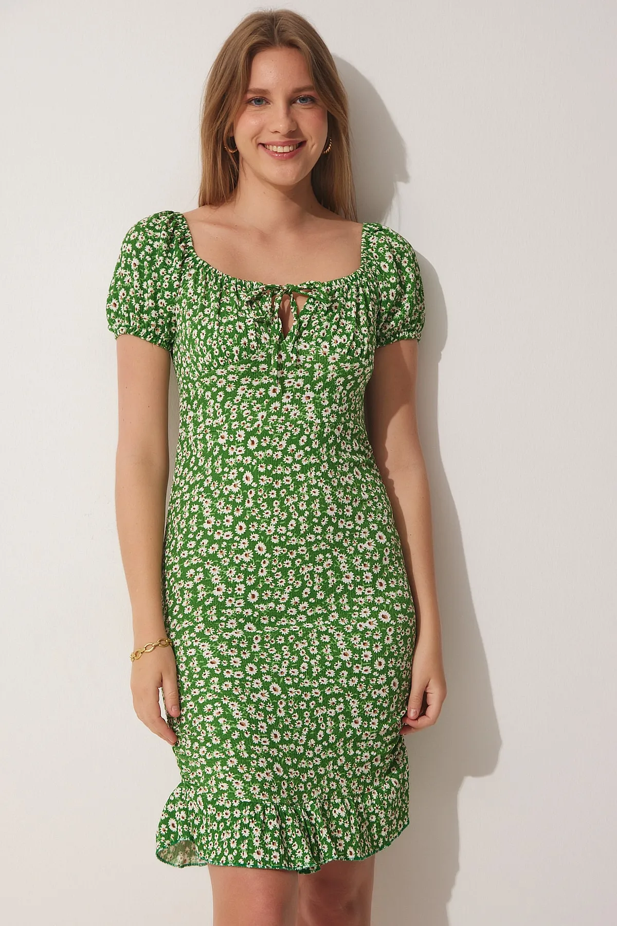 Happiness İstanbul  Grünes gerafftes Strickkleid mit Carmenkragen für Damen FF00130