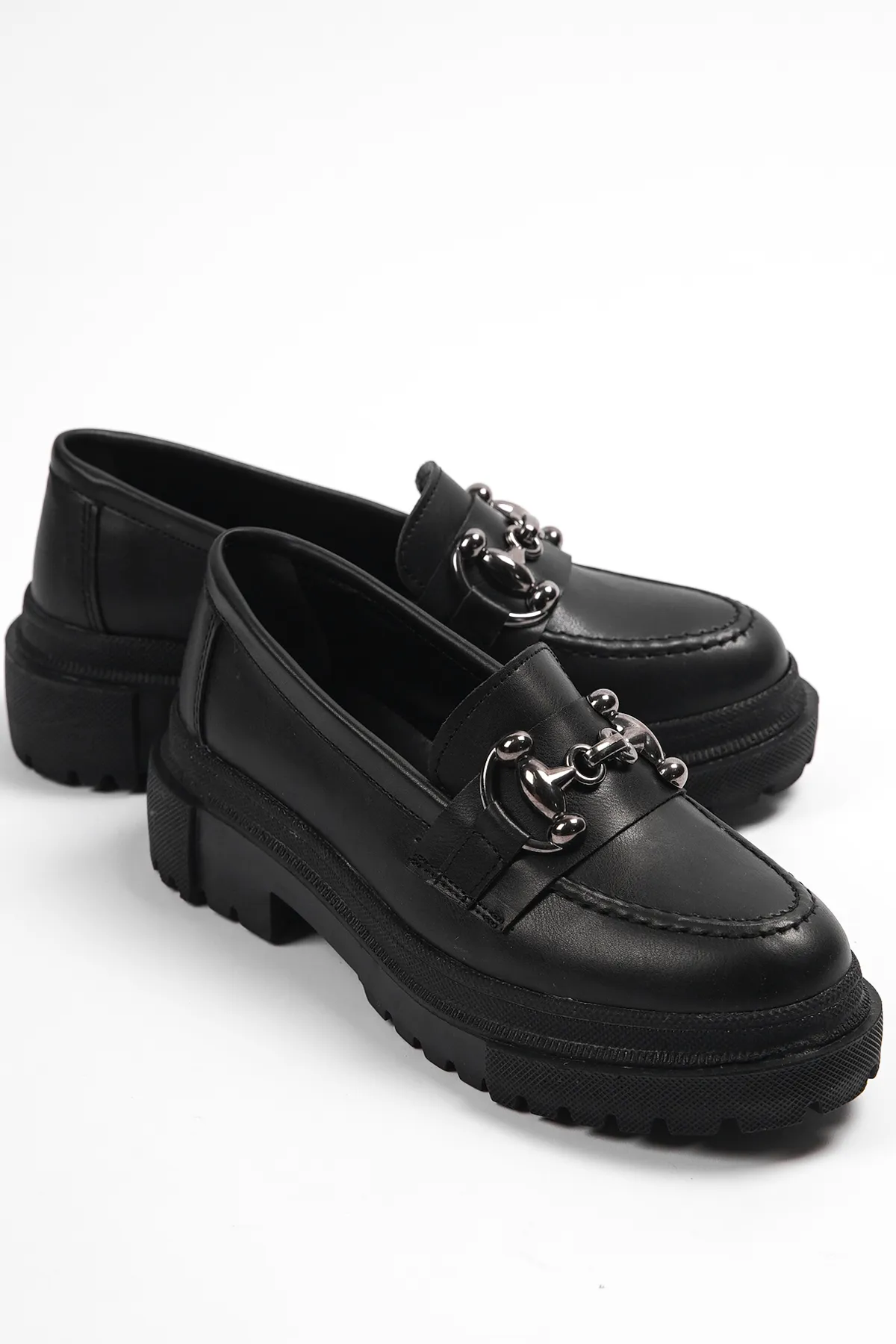 Capone Outfitters  Damen-Loafer mit ovaler Zehenpartie und Metallschnalle mit Trak-Sohle